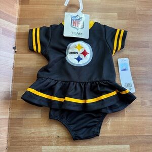 NFL Pittsburgh Steelers dress and bloomers. Size 0-3 months.  NWT